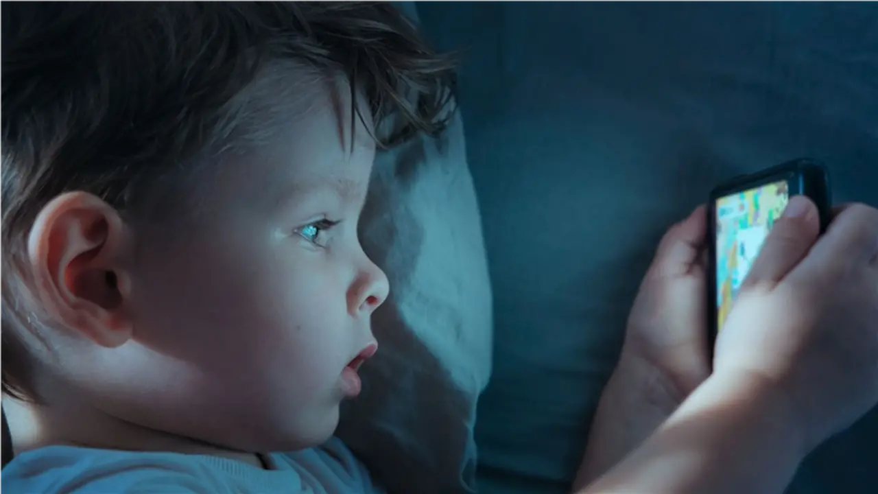 تشديد الرقابة على الأطفال يحتاجه أكثر من 800 ألف طفل بريطاني يتعرضون لمحتوى السوشيال ميديا للبالغين